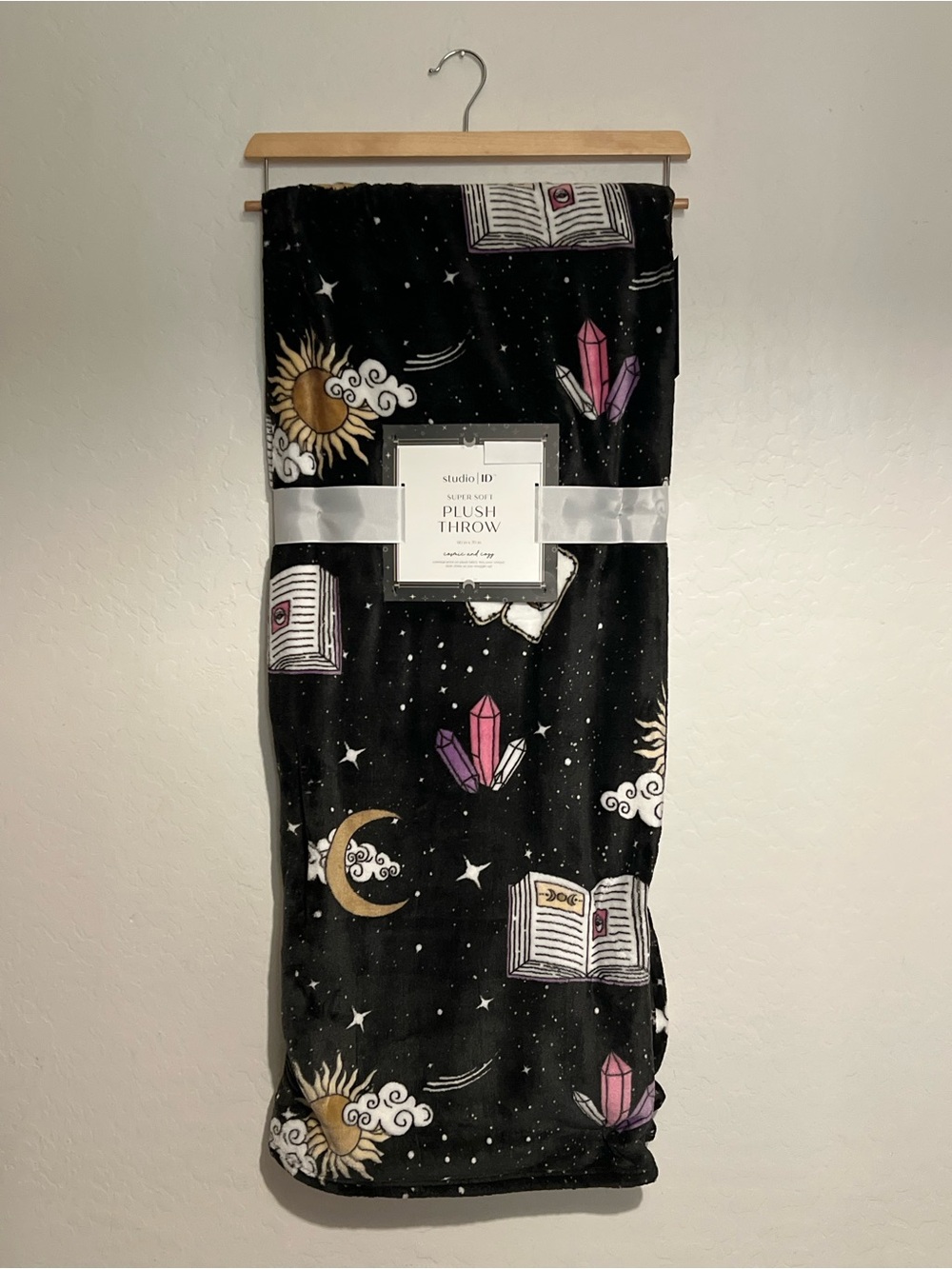 NWT Sun, Moon & Tarot Motif Celestial Halloween Book Blanket -Black
